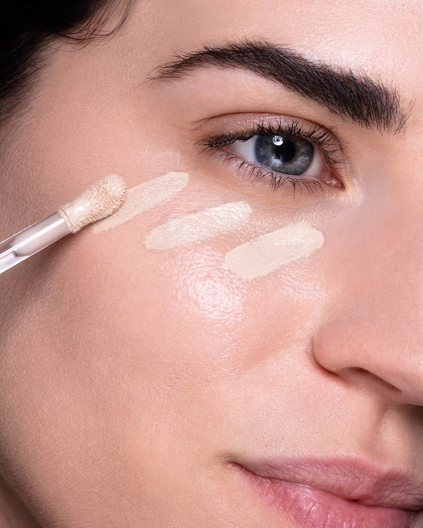 FLUID CONCEALER SERUM - 01 - Light (FCS) - Astra Make-Up